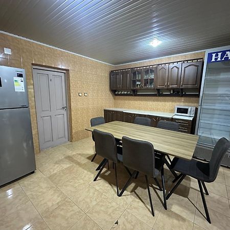 Linda Guest House バトゥーミ エクステリア 写真