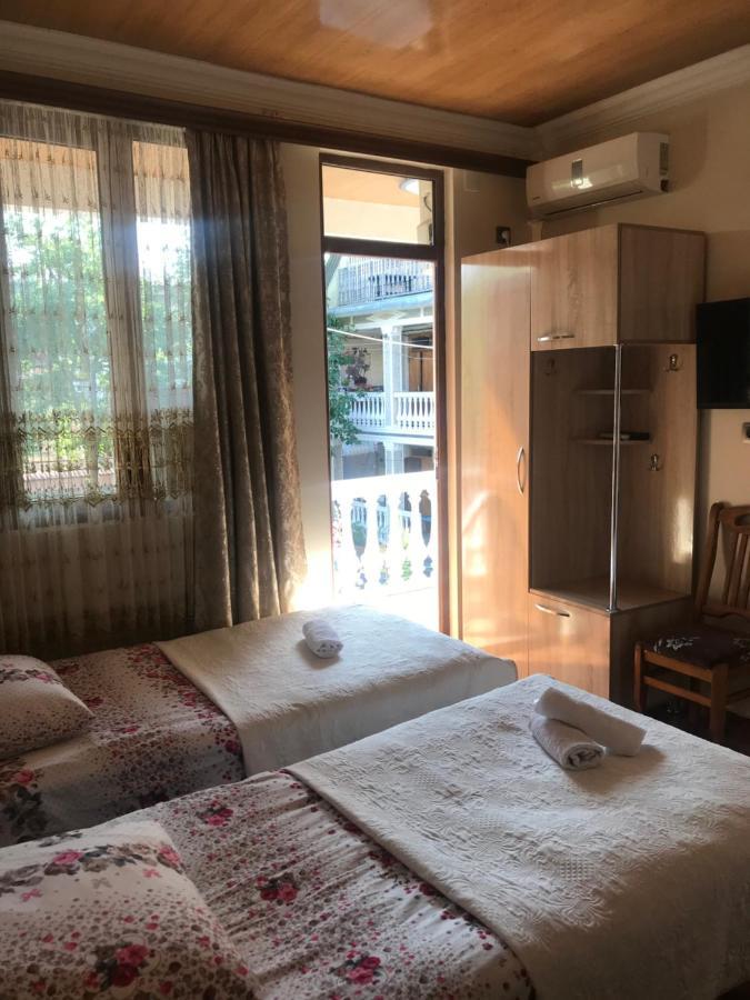 Linda Guest House バトゥーミ エクステリア 写真