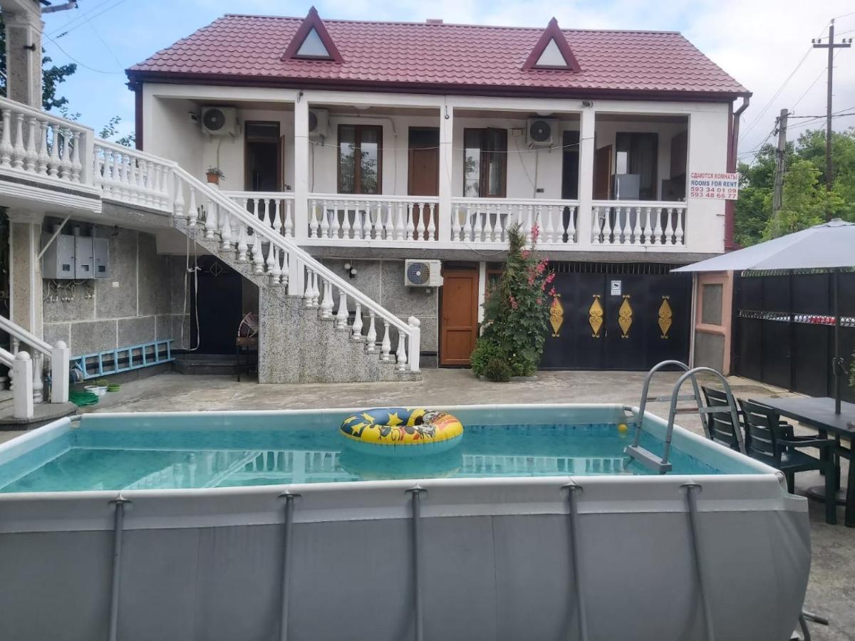 Linda Guest House バトゥーミ エクステリア 写真