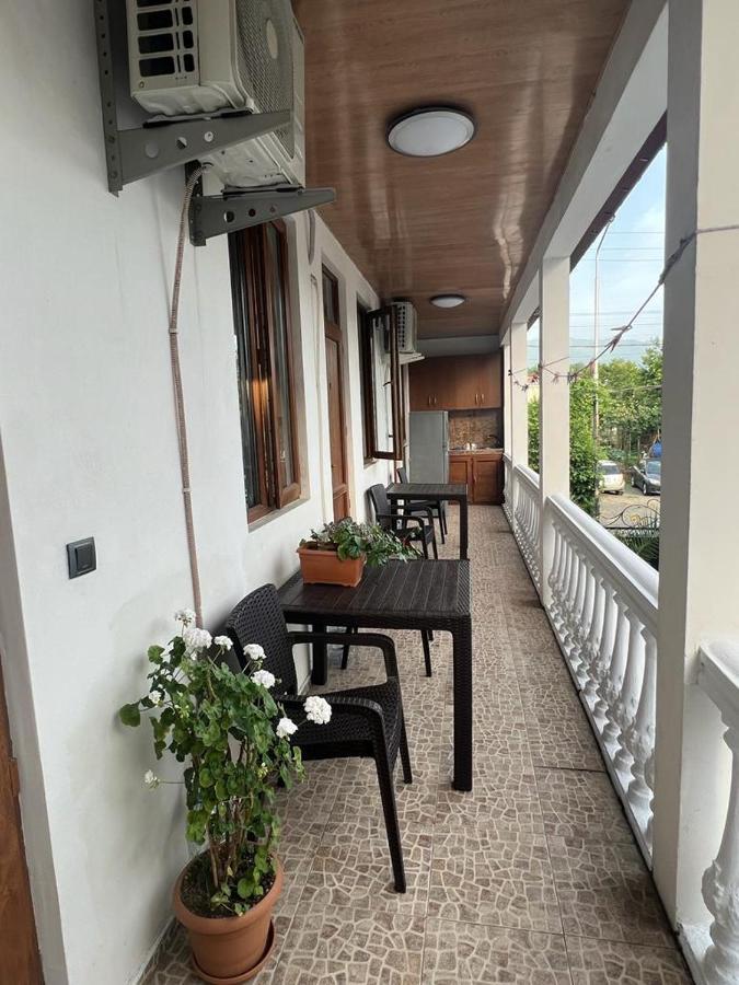 Linda Guest House バトゥーミ エクステリア 写真