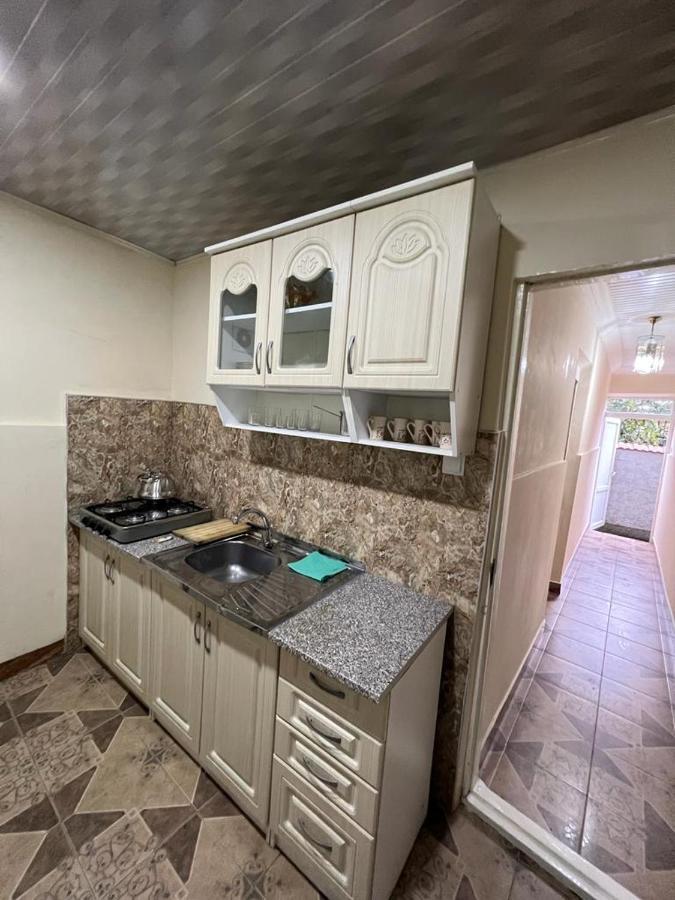 Linda Guest House バトゥーミ エクステリア 写真