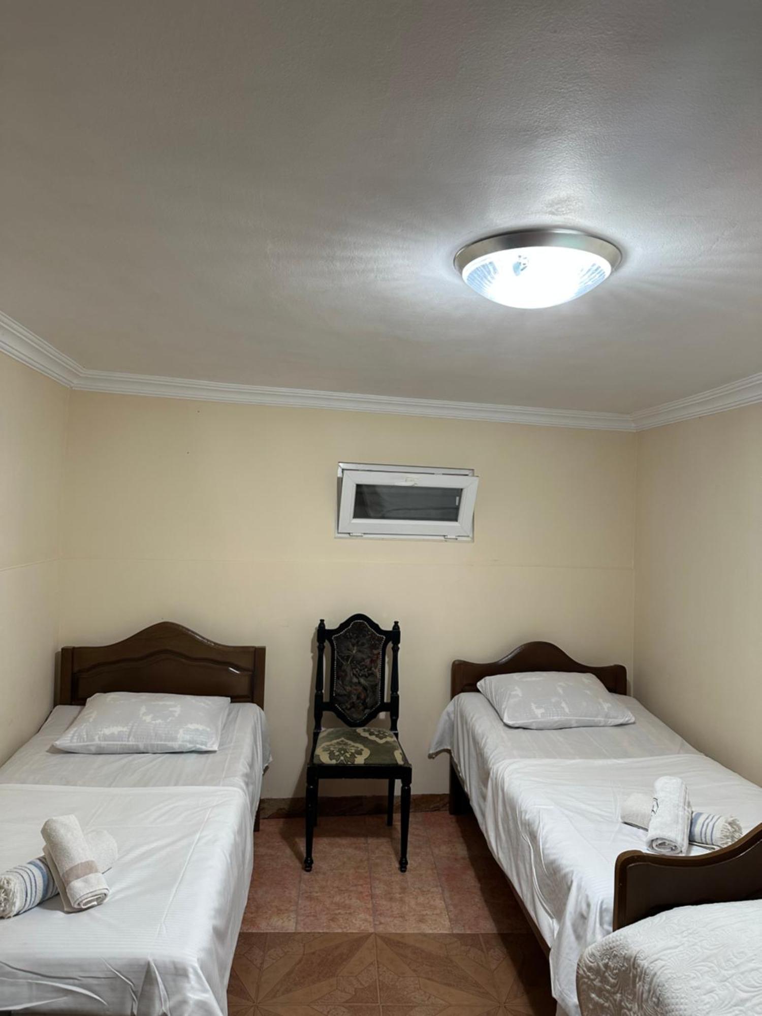 Linda Guest House バトゥーミ エクステリア 写真