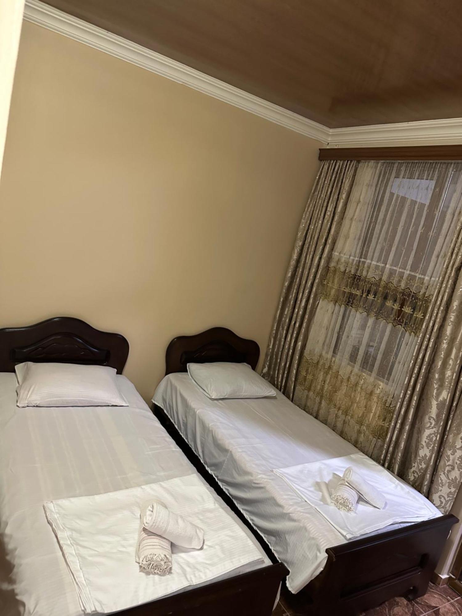 Linda Guest House バトゥーミ エクステリア 写真