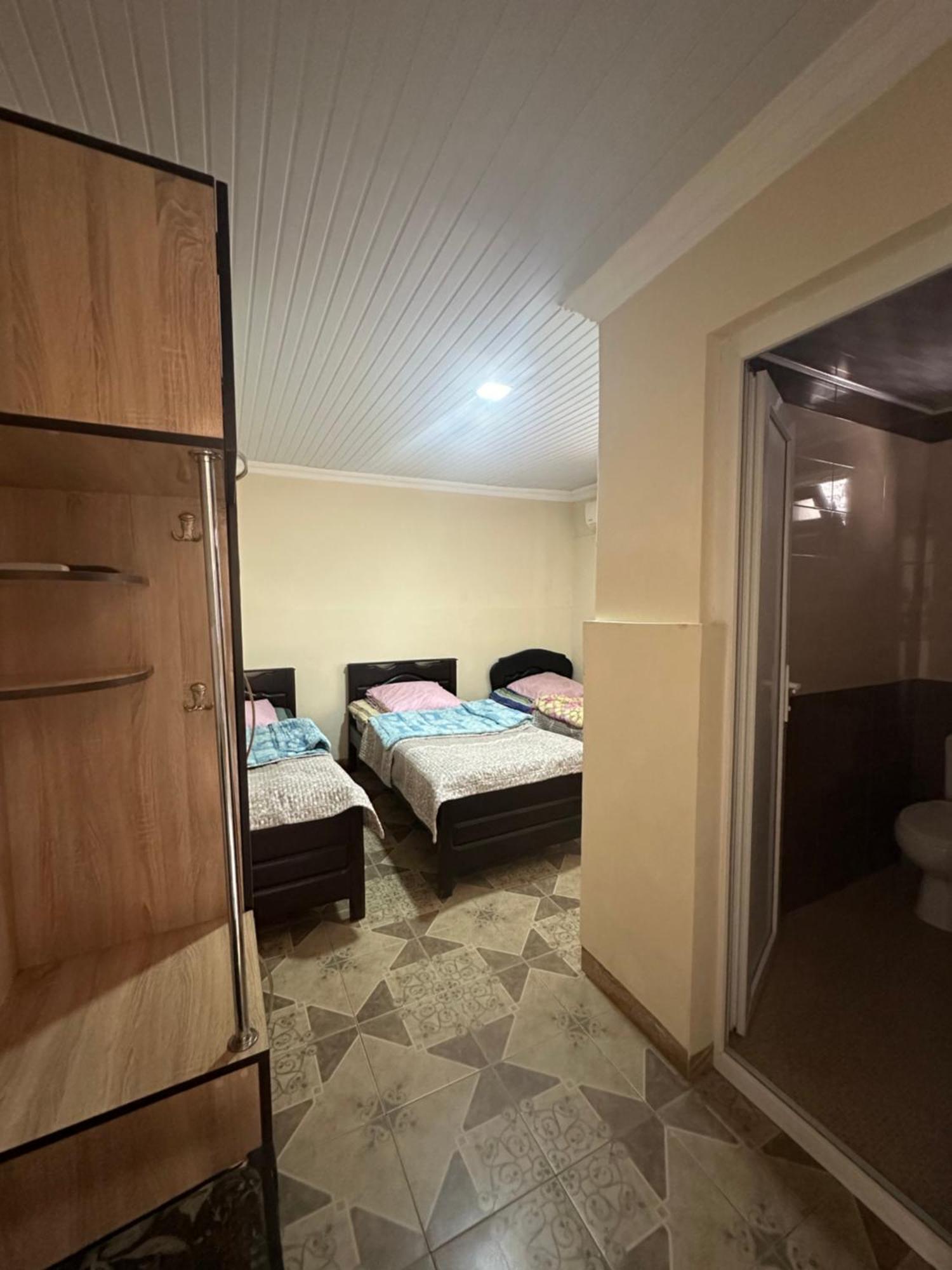 Linda Guest House バトゥーミ エクステリア 写真