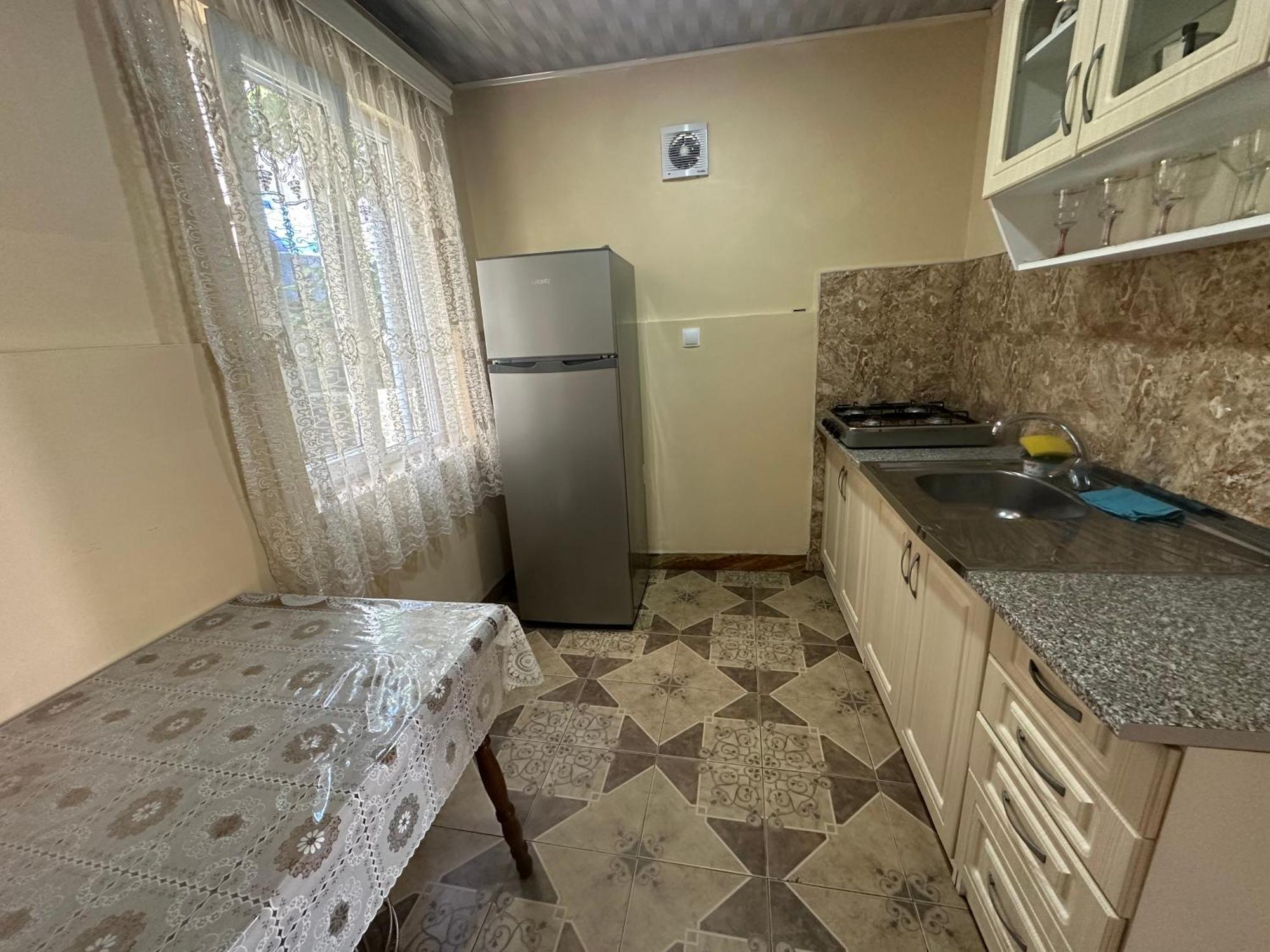Linda Guest House バトゥーミ エクステリア 写真