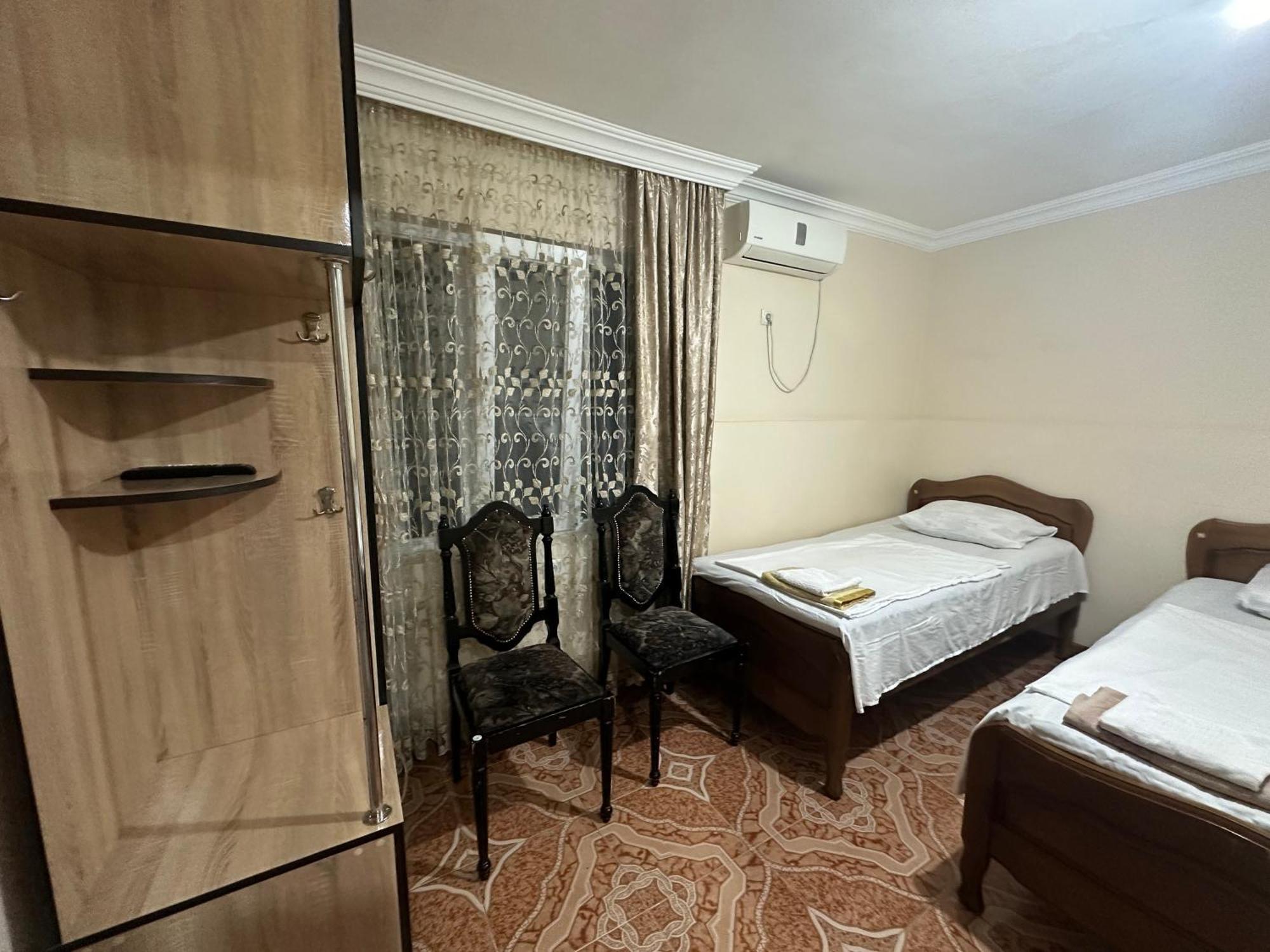Linda Guest House バトゥーミ エクステリア 写真