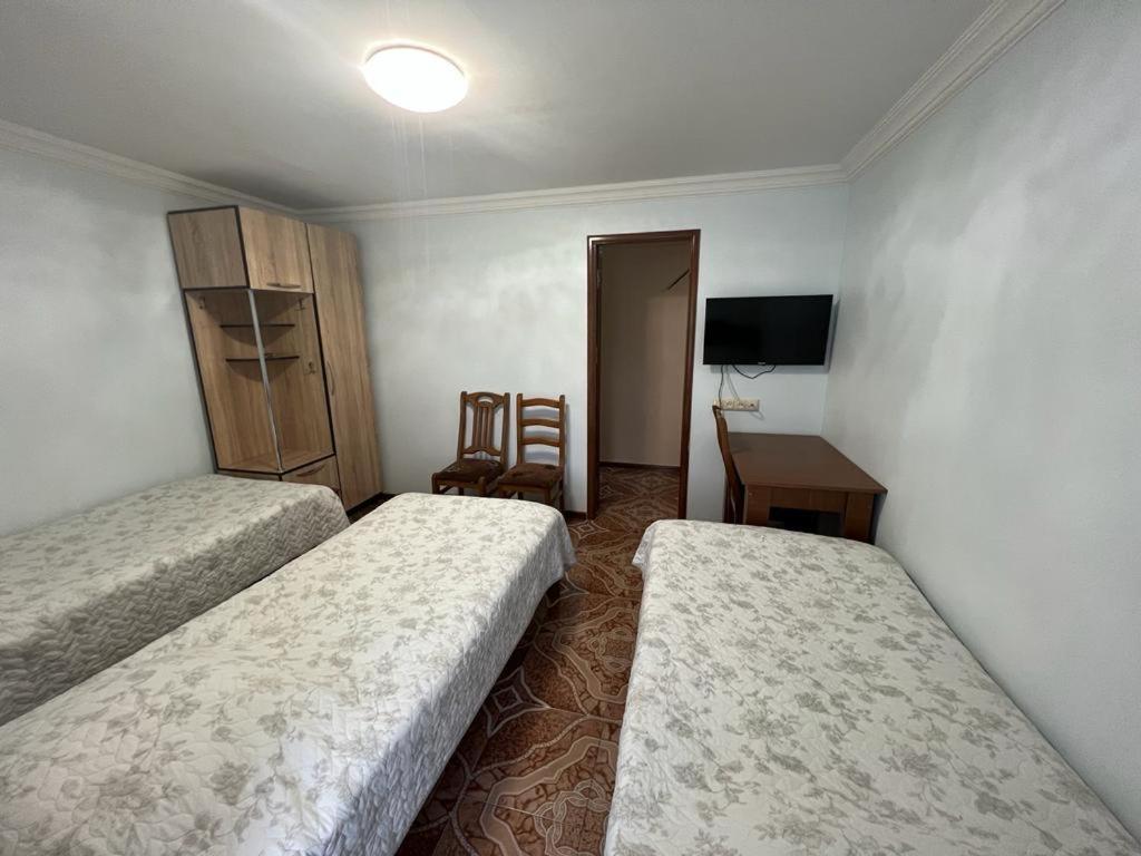 Linda Guest House バトゥーミ エクステリア 写真