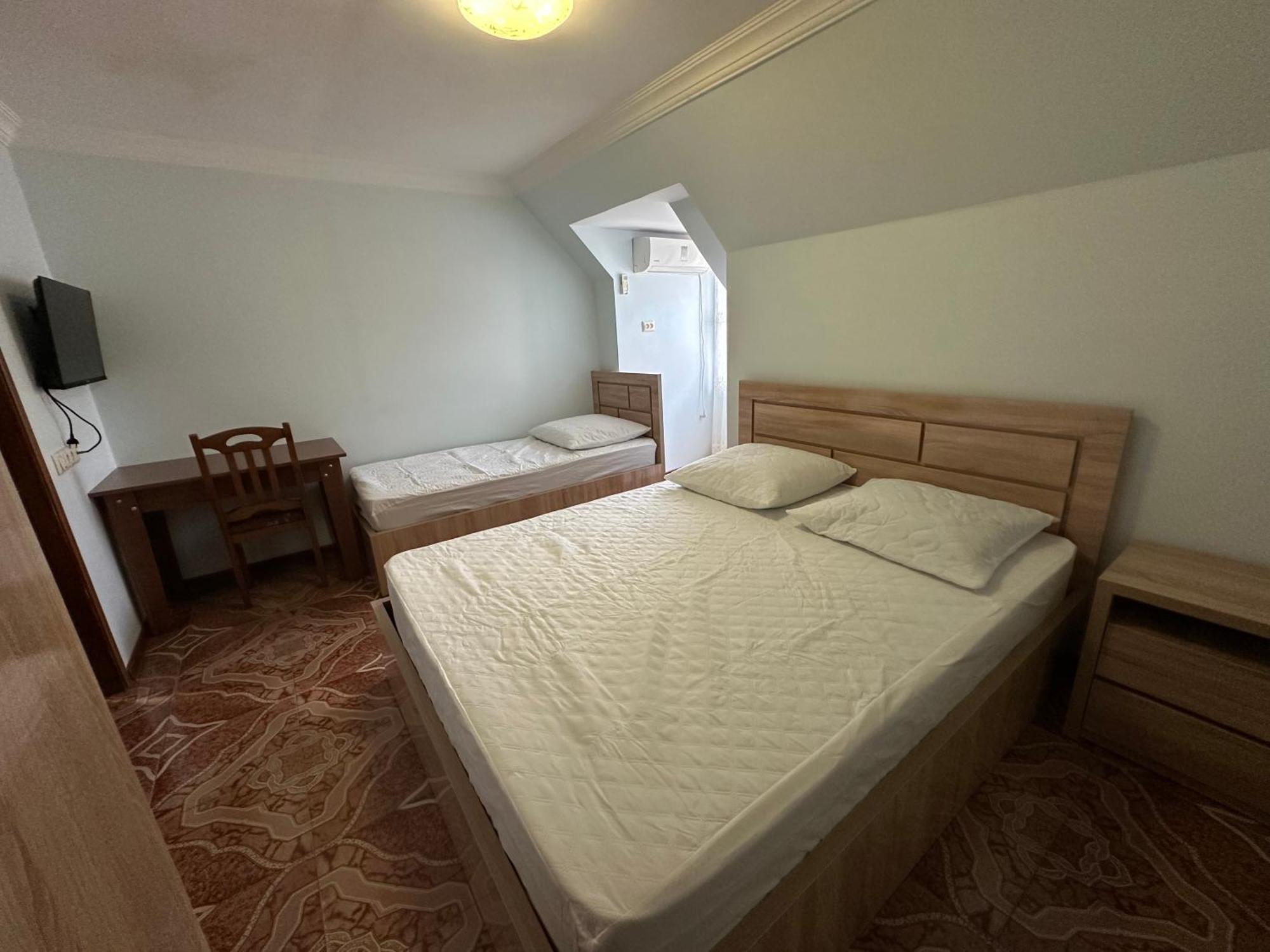 Linda Guest House バトゥーミ エクステリア 写真
