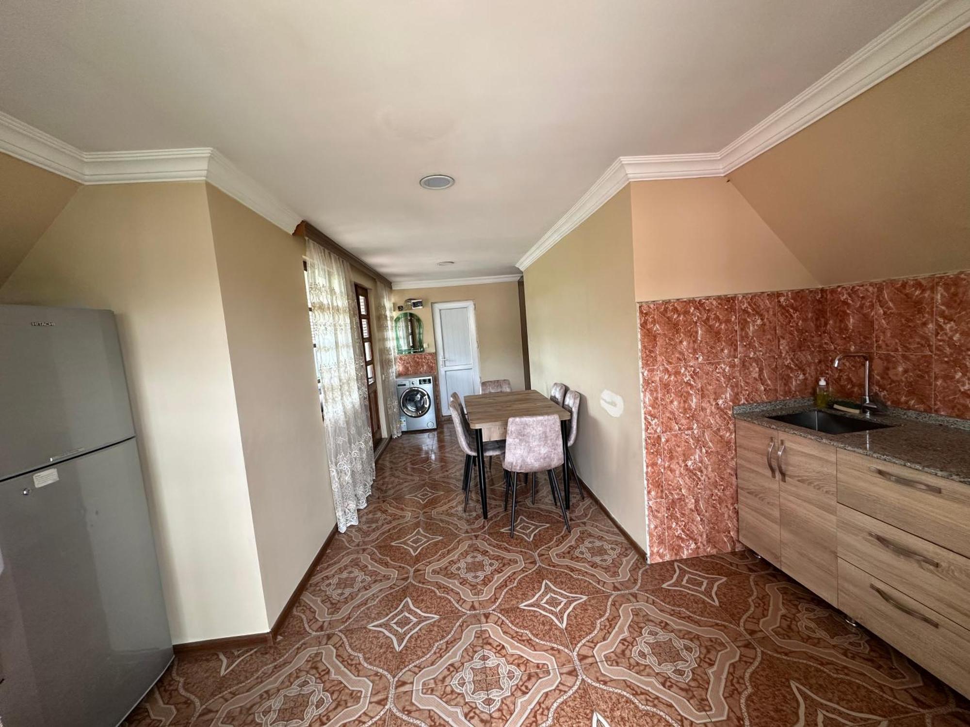 Linda Guest House バトゥーミ エクステリア 写真