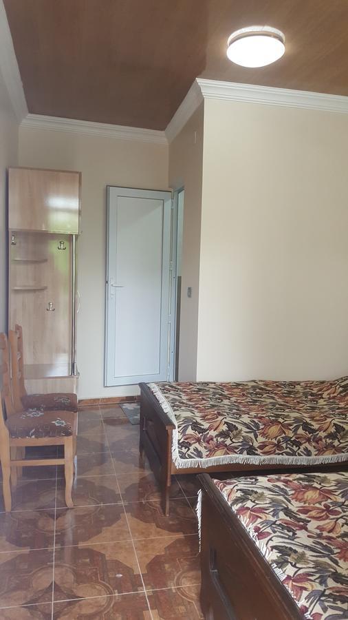 Linda Guest House バトゥーミ エクステリア 写真