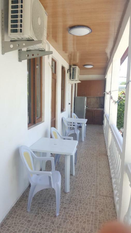 Linda Guest House バトゥーミ エクステリア 写真